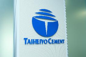 Logo mark of Taiheiyo Cement